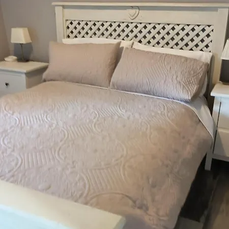 Swallows Nest Glanbannoo Upper